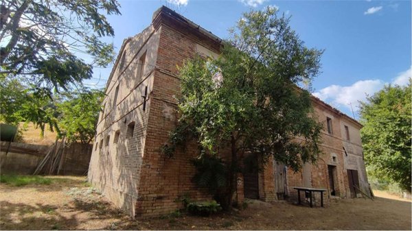 casale in vendita ad Ancona in zona Casette Di Paterno