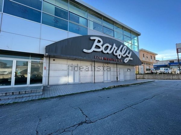 locale commerciale in vendita ad Ancona in zona Baraccola