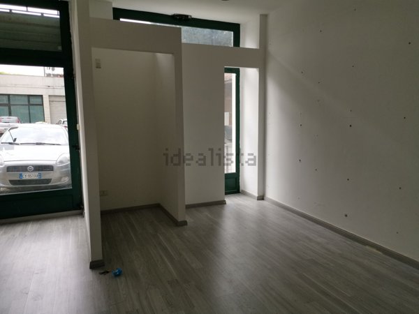 locale commerciale in vendita ad Ancona in zona Montirozzo