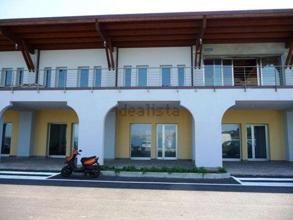 locale commerciale in vendita ad Ancona in zona Palombella