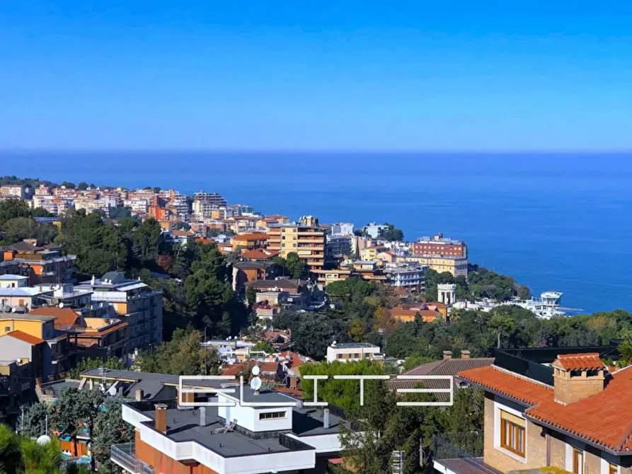 appartamento in vendita ad Ancona in zona Adriatico
