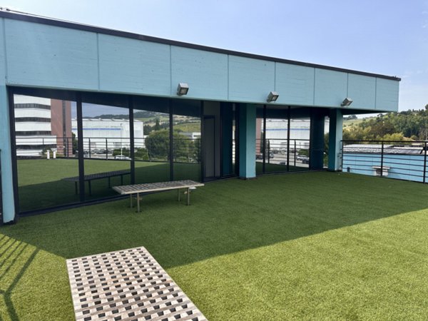 ufficio in vendita ad Ancona in zona Piano San Lazzaro
