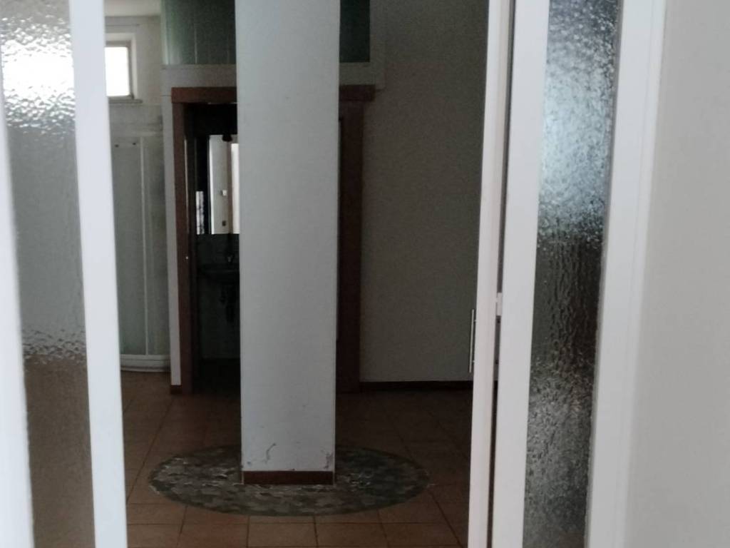 negozio in vendita ad Ancona in zona Tavernelle