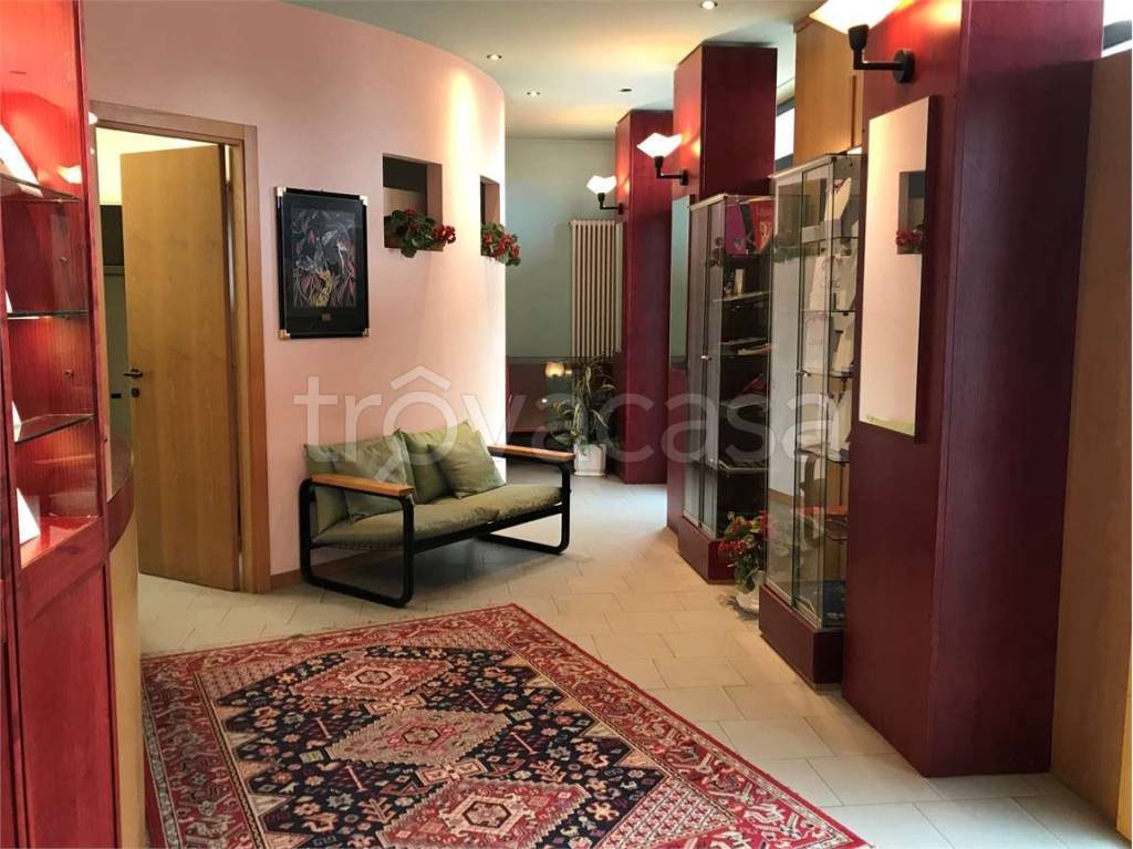 negozio in vendita ad Ancona in zona Torrette