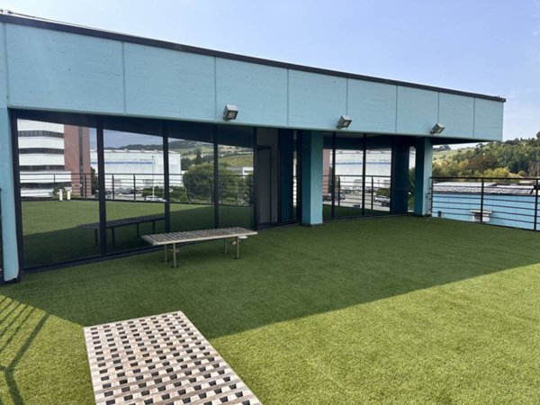ufficio in vendita ad Ancona in zona Piano San Lazzaro
