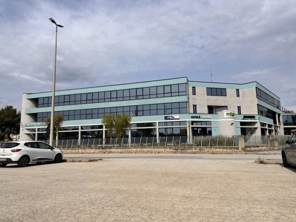 ufficio in vendita ad Ancona in zona Piano San Lazzaro