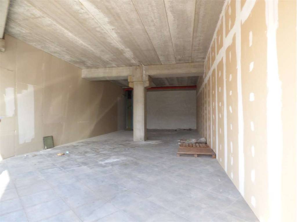 negozio in vendita ad Ancona in zona Baraccola