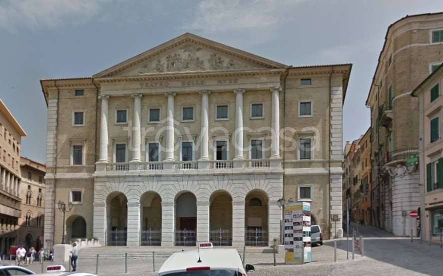 locale commerciale in vendita ad Ancona in zona Centro Storico