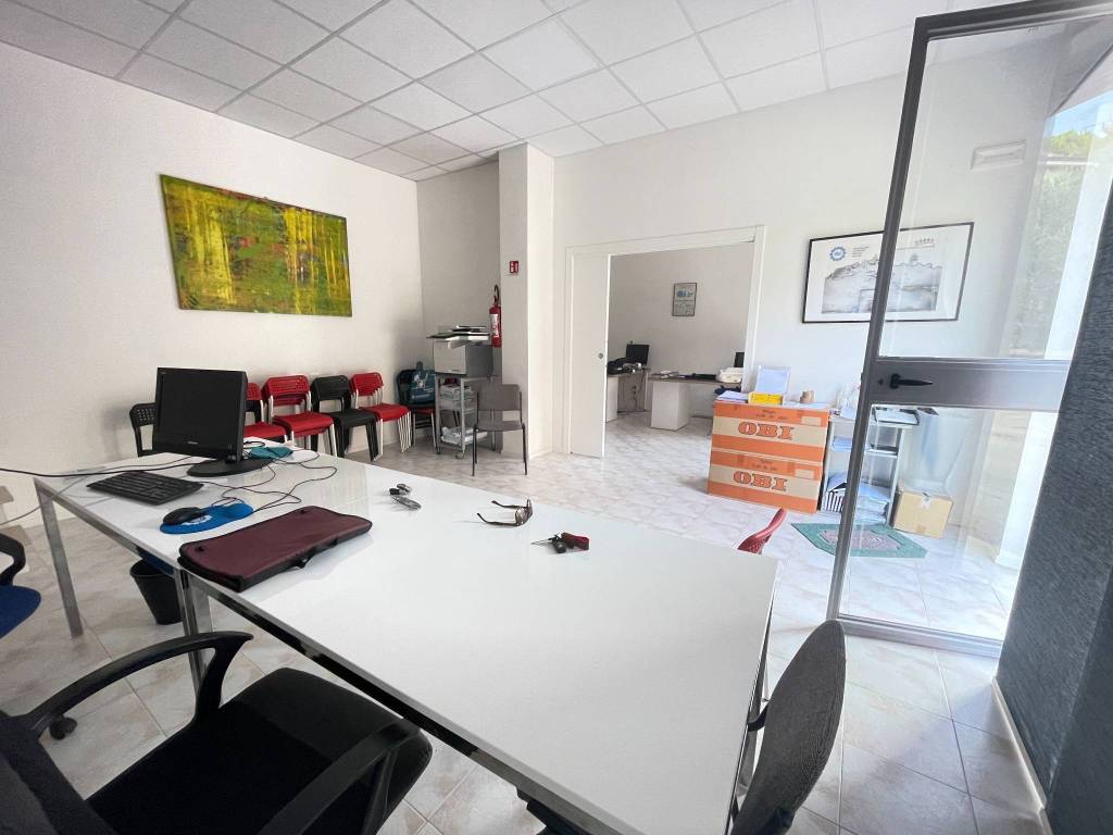 ufficio in vendita ad Ancona in zona Piano San Lazzaro