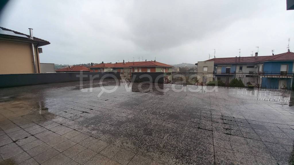 locale commerciale in vendita ad Ancona in zona Baraccola