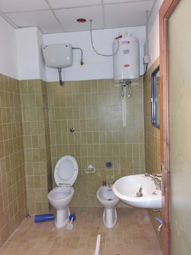 locale di sgombero in vendita ad Ancona in zona Baraccola