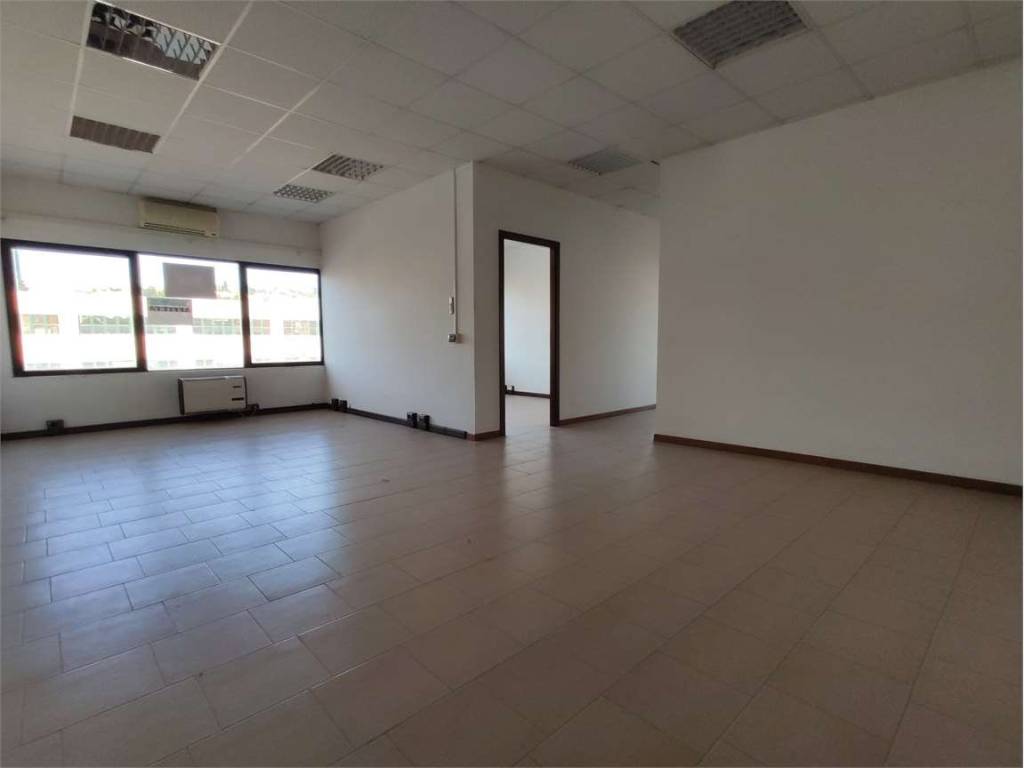 ufficio in vendita ad Ancona in zona Piano San Lazzaro