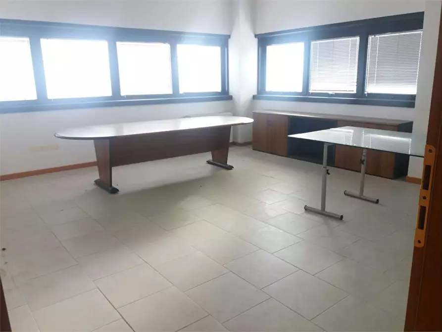 ufficio in vendita ad Ancona in zona Piano San Lazzaro