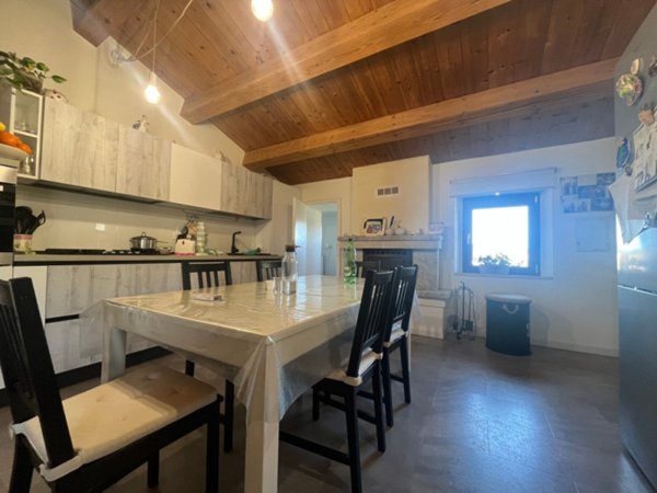 casa indipendente in vendita ad Ancona in zona Varano