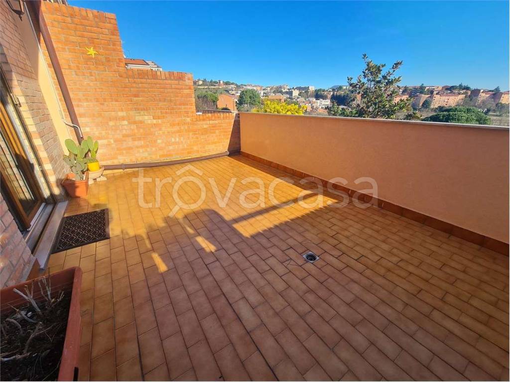 casa indipendente in vendita ad Ancona in zona Piano San Lazzaro