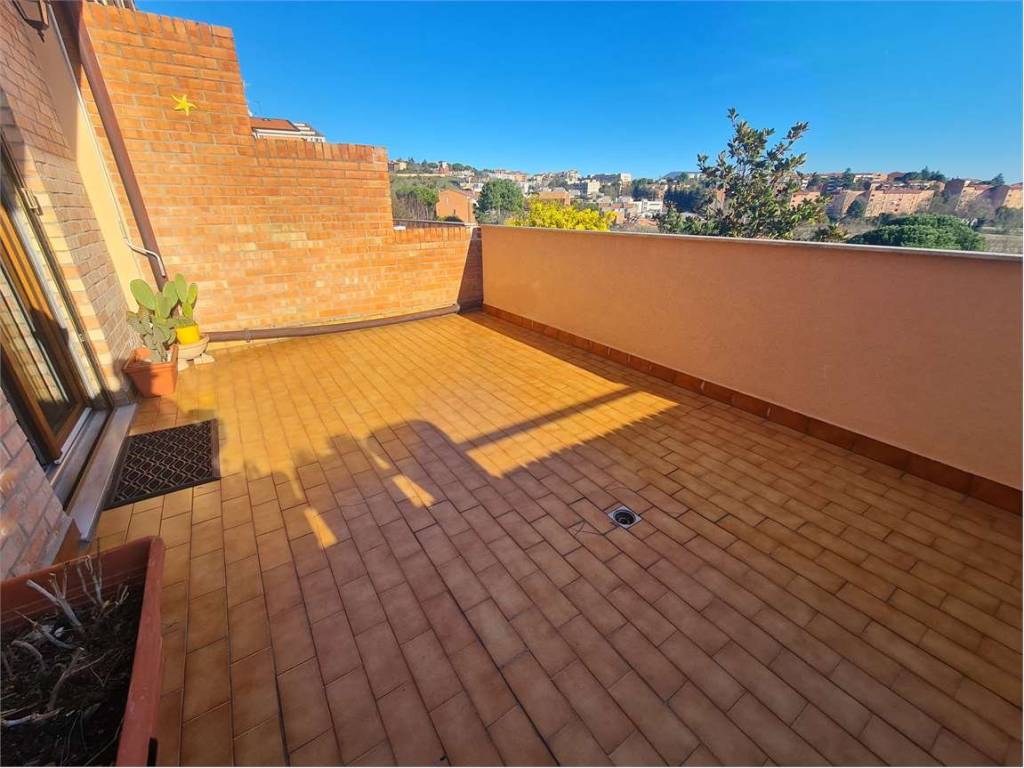 casa indipendente in vendita ad Ancona in zona Piano San Lazzaro