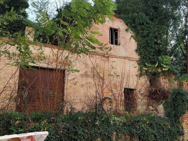 casa indipendente in vendita ad Ancona in zona Vallemiano