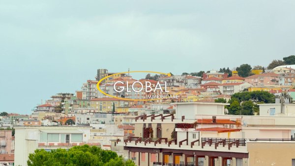 appartamento in vendita ad Ancona in zona Adriatico