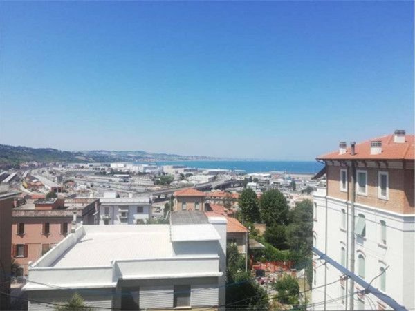 appartamento in vendita ad Ancona in zona Piano San Lazzaro