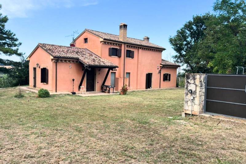 casa indipendente in vendita ad Ancona in zona Varano