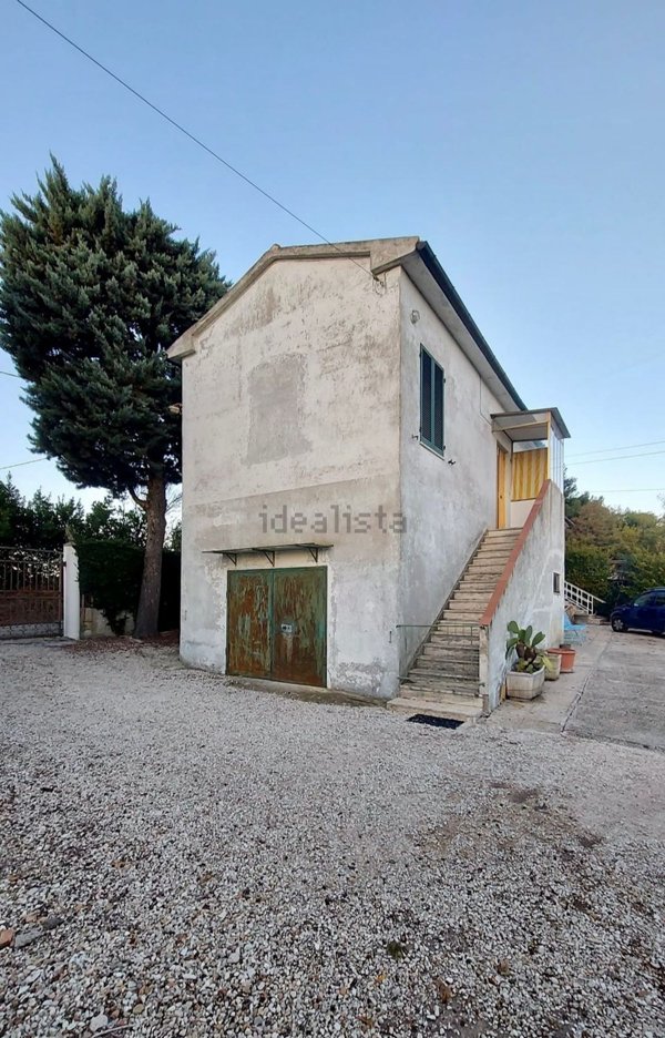 appartamento in vendita ad Ancona in zona Candia