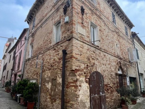 casa indipendente in vendita ad Ancona in zona Candia