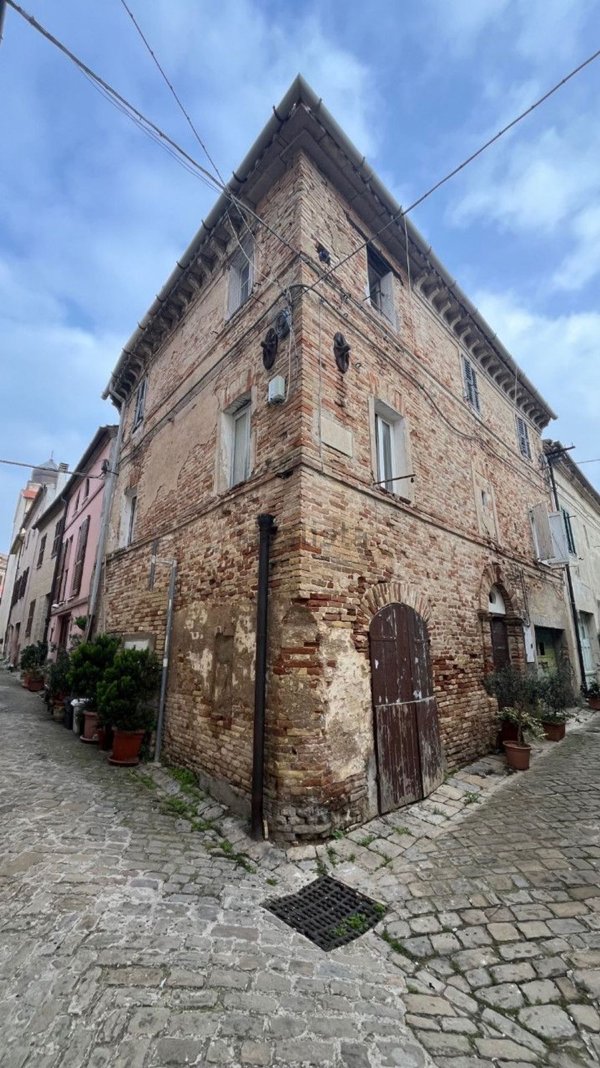 casa indipendente in vendita ad Ancona in zona Montesicuro