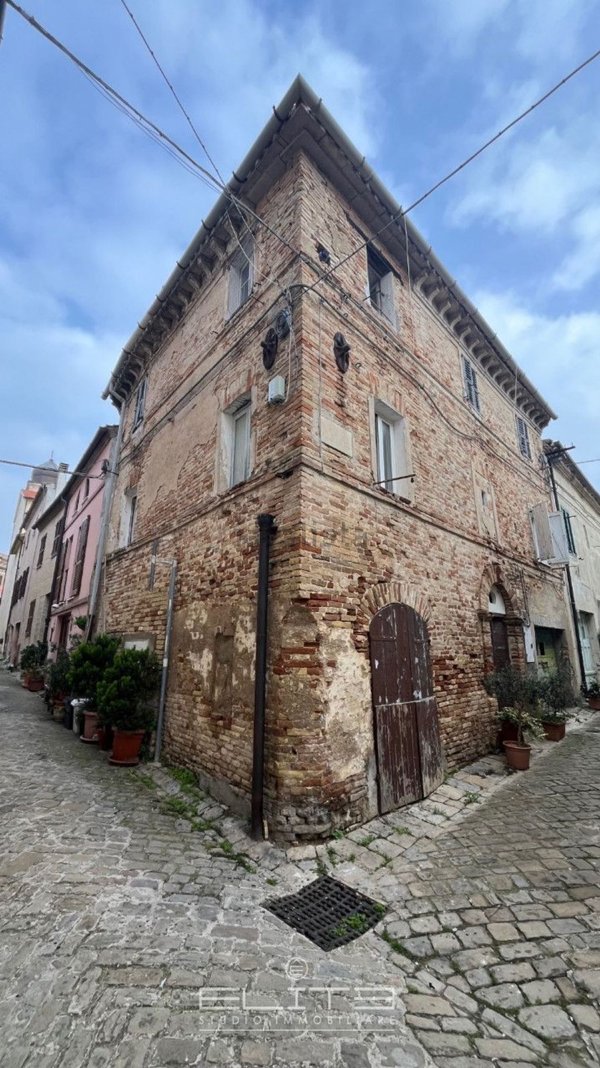 casa indipendente in vendita ad Ancona in zona Montesicuro
