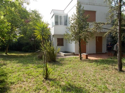 appartamento in vendita ad Ancona in zona Candia