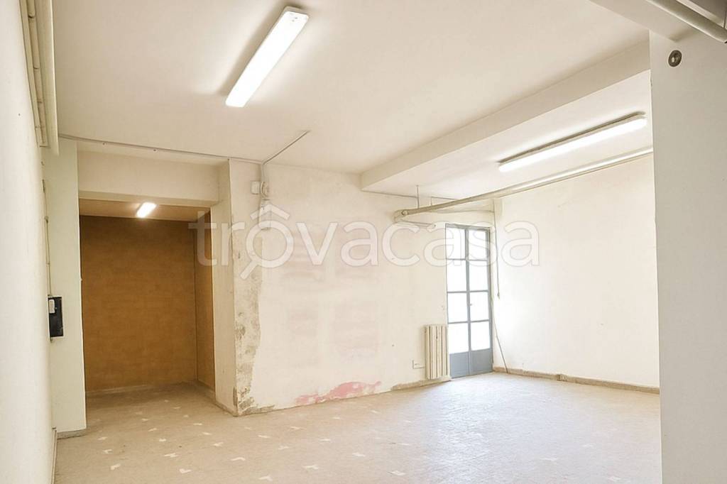 locale commerciale in vendita ad Ancona