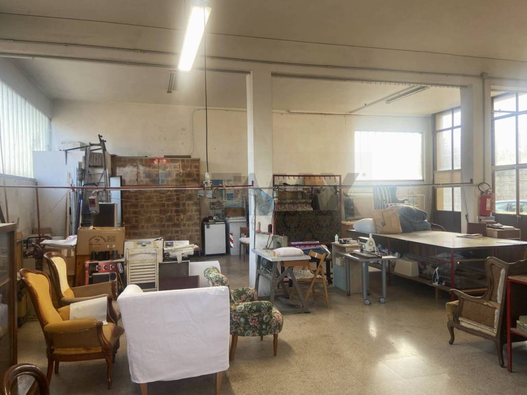 negozio in vendita ad Ancona in zona Candia