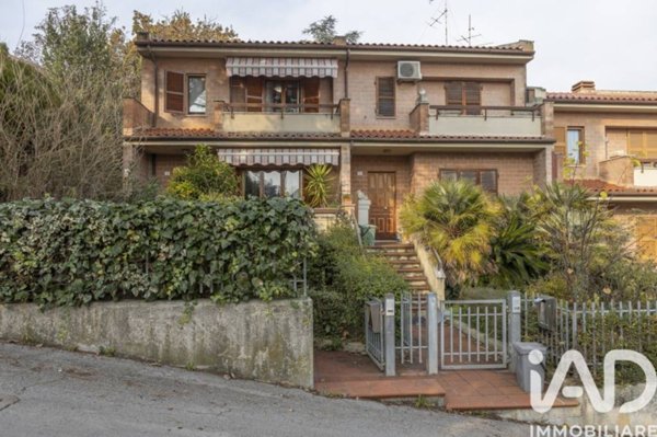casa indipendente in vendita ad Ancona in zona Piano San Lazzaro