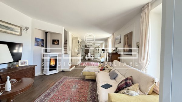 casa indipendente in vendita ad Ancona in zona Candia