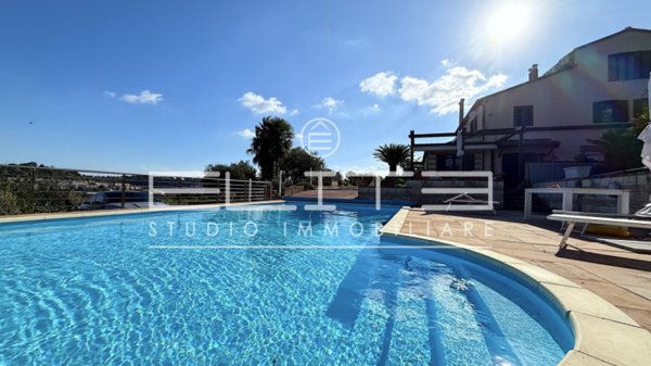 casa indipendente in vendita ad Ancona in zona Centro Storico