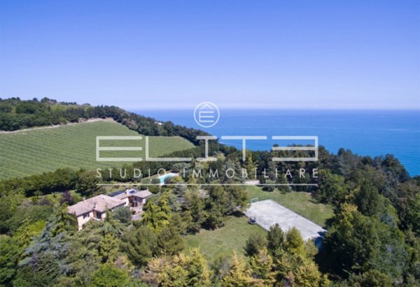 casa indipendente in vendita ad Ancona in zona Pietra La Croce