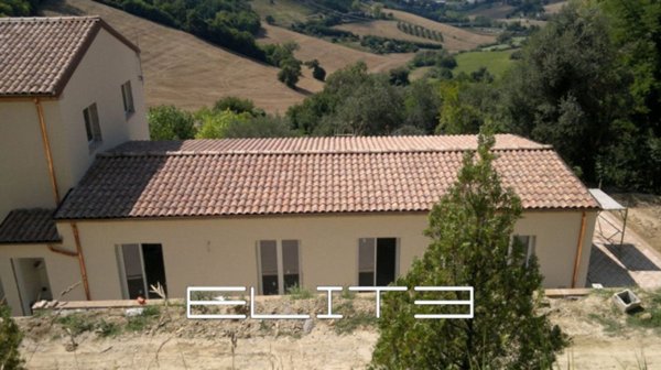 casa indipendente in vendita ad Ancona in zona Sappanico