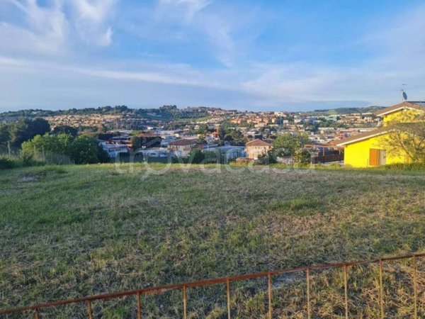 terreno agricolo in vendita ad Ancona in zona Candia