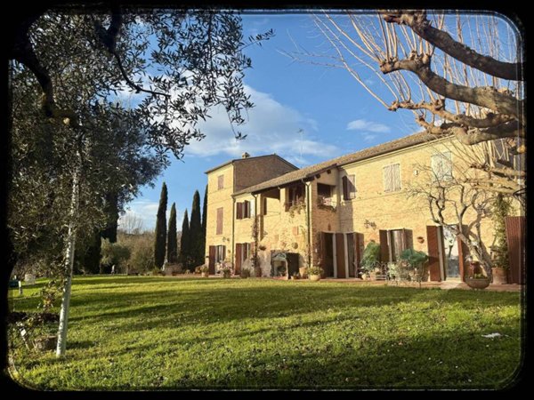 casa indipendente in vendita ad Ancona in zona Piano San Lazzaro