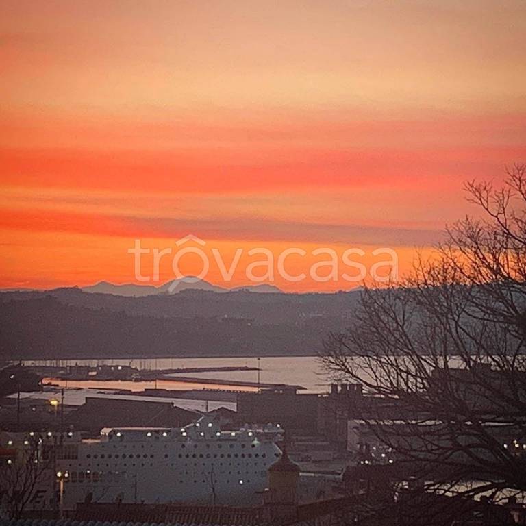 appartamento in vendita ad Ancona in zona Centro Storico