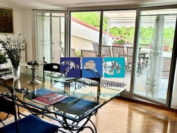 casa indipendente in vendita ad Ancona in zona Candia