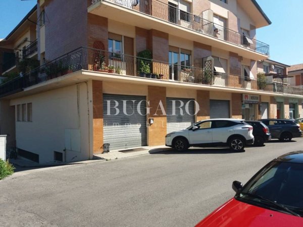 locale commerciale in vendita ad Ancona in zona Pinocchio