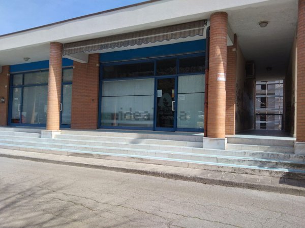 ufficio in vendita ad Ancona in zona Varano