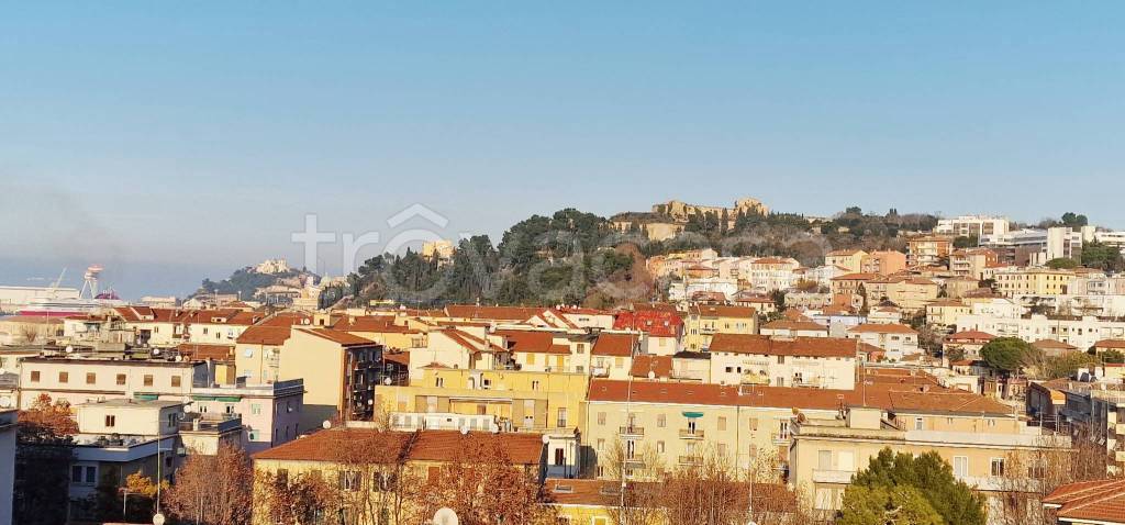 appartamento in vendita ad Ancona in zona Piano San Lazzaro