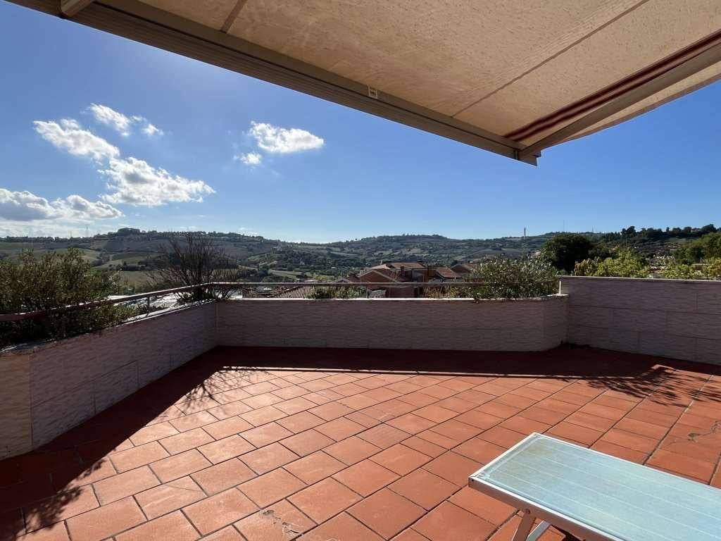 appartamento in vendita ad Ancona in zona Montedago