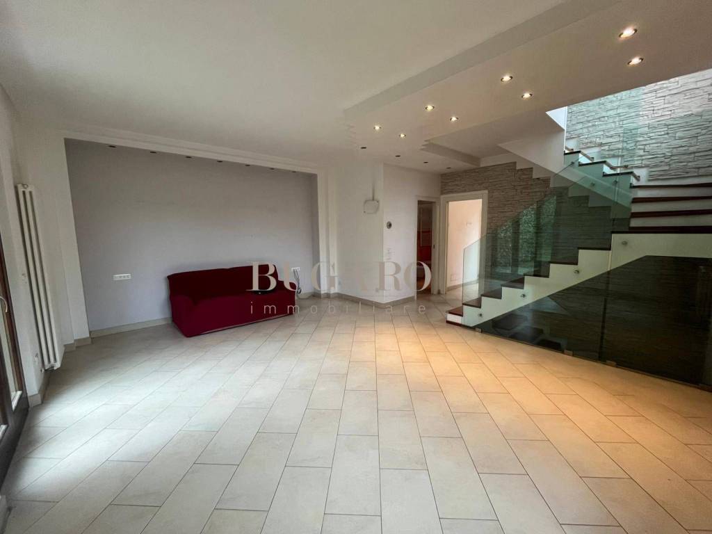 casa indipendente in vendita ad Ancona in zona Piano San Lazzaro