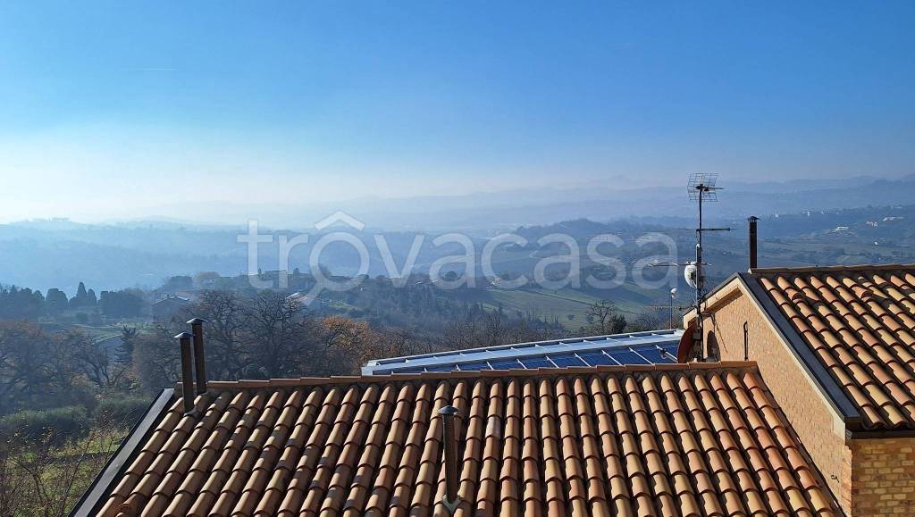 appartamento in vendita ad Ancona in zona Pietra La Croce