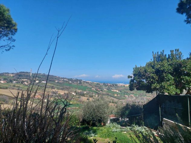 casa indipendente in vendita ad Ancona in zona Candia