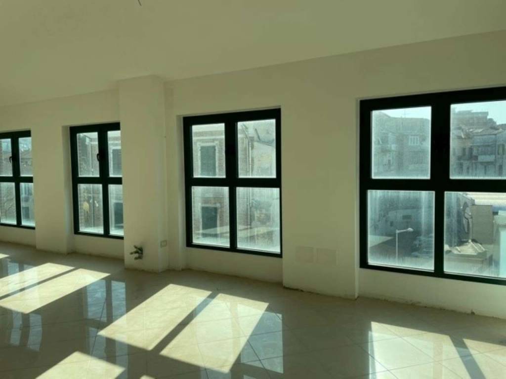 ufficio in vendita ad Ancona in zona Piano San Lazzaro