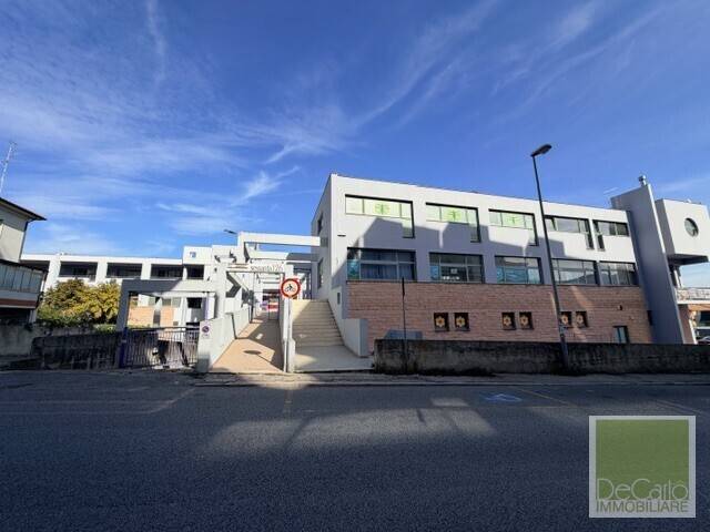 negozio in vendita ad Ancona in zona Torrette