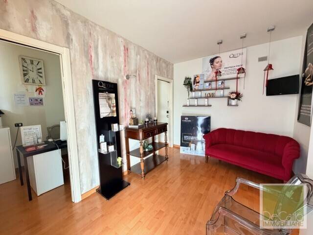 negozio in vendita ad Ancona in zona Torrette